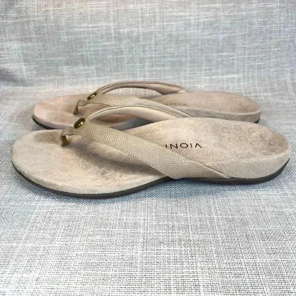 Vionic Rest Davina Semolina tan faux‎ leather thongs sandals size 11 comfort